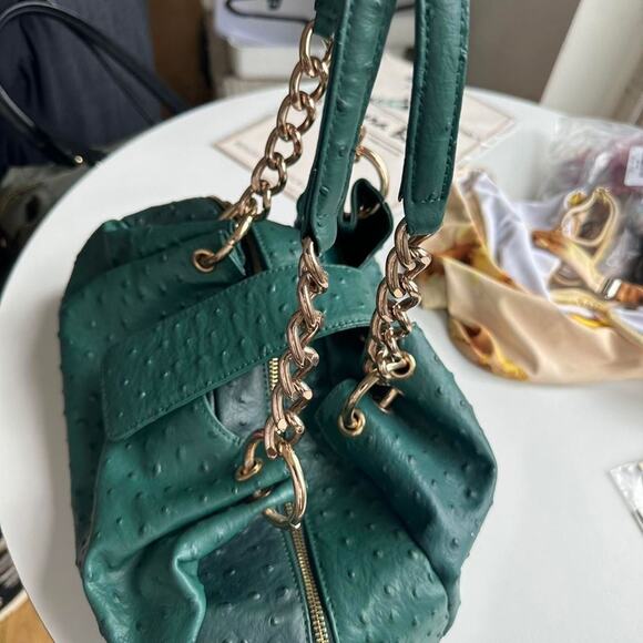 Isabella Adams Green and Gold Ostrich Print Bag - Picture 6 of 8